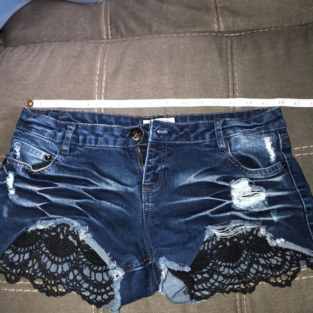Shorts - Picture 2 of 5
